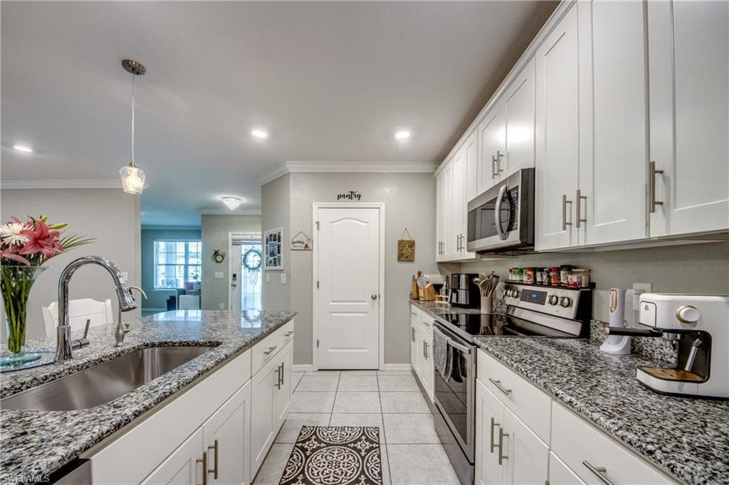 640 Encarnacion ST, PUNTA GORDA FL 33983-17