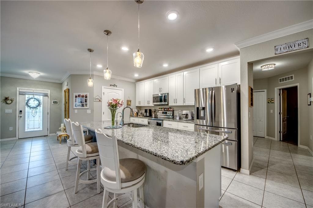 640 Encarnacion ST, PUNTA GORDA FL 33983-18