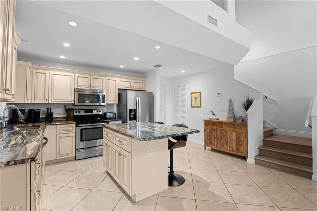 1811 Olde Middle Gulf DR # 14, SANIBEL FL 33957-5