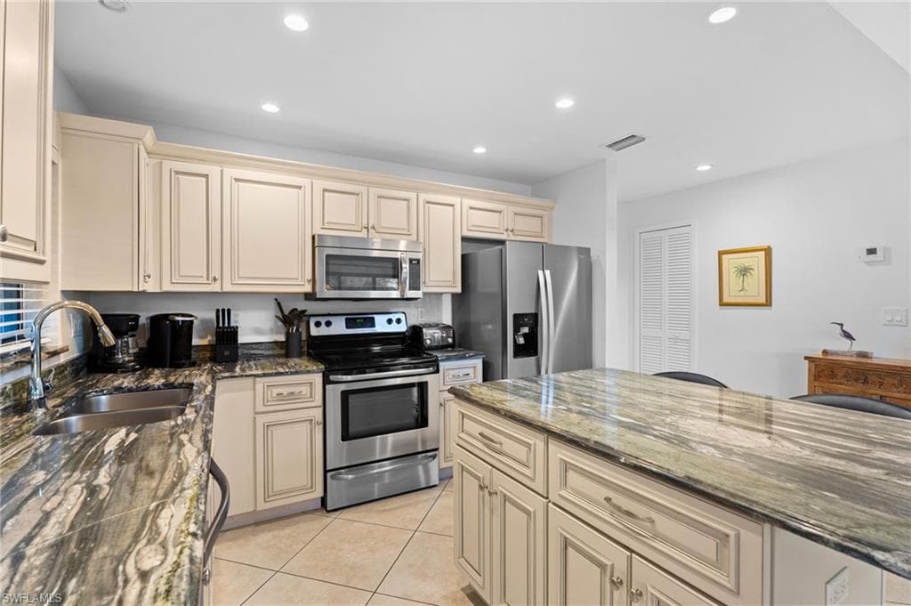 1811 Olde Middle Gulf DR # 14, SANIBEL FL 33957-6
