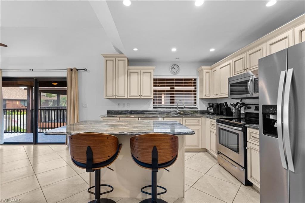 1811 Olde Middle Gulf DR # 14, SANIBEL FL 33957-8