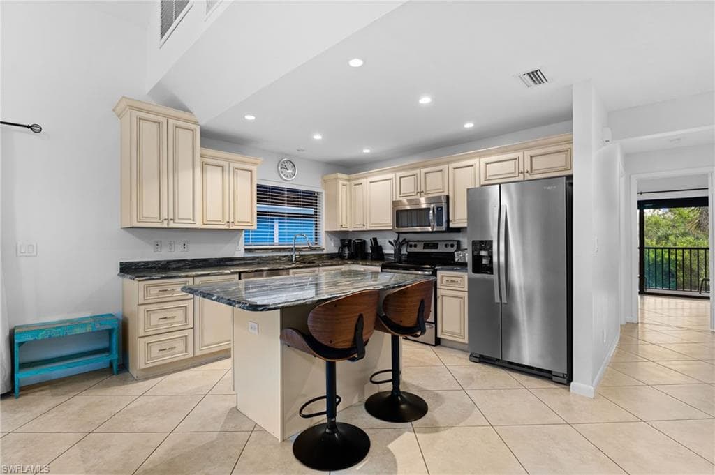 1811 Olde Middle Gulf DR # 14, SANIBEL FL 33957-9