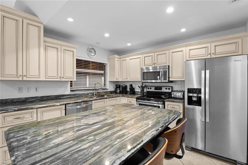 1811 Olde Middle Gulf DR # 14, SANIBEL FL 33957-7