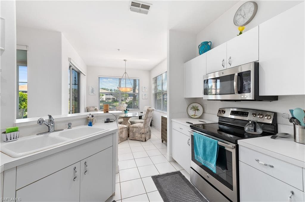 800 Carrick Bend CIR # 103, NAPLES FL 34110-9