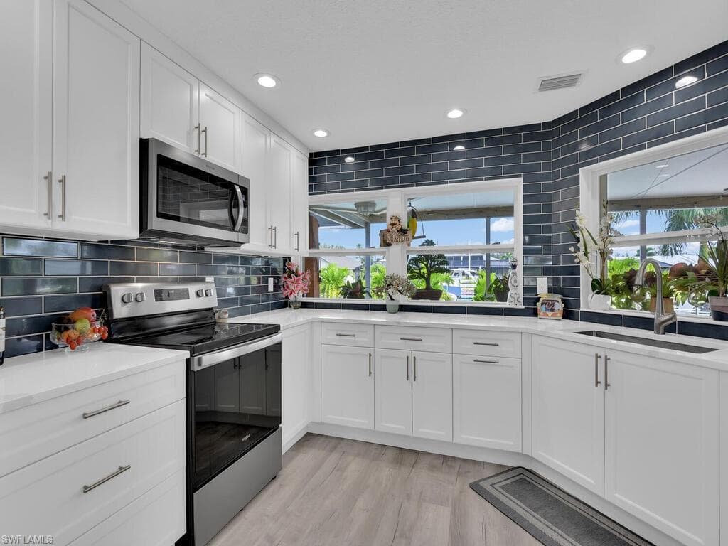 6156 Cocos DR, FORT MYERS FL 33908-12