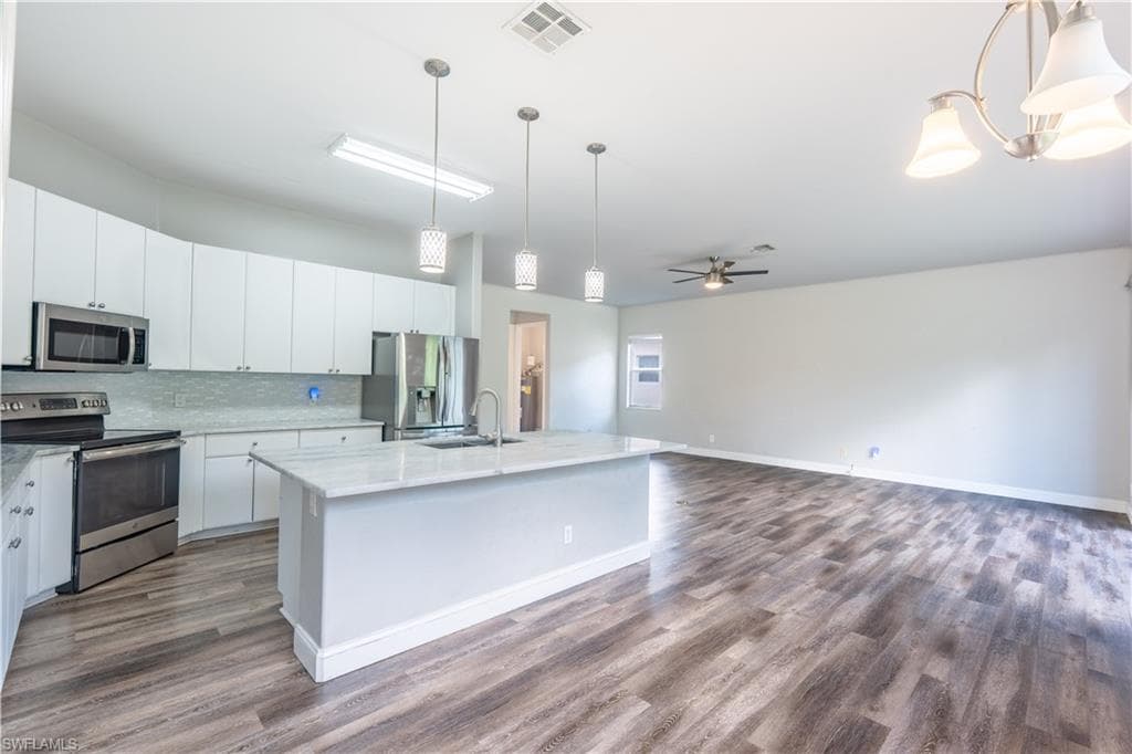 3003 Lake Manatee CT, CAPE CORAL FL 33909-5