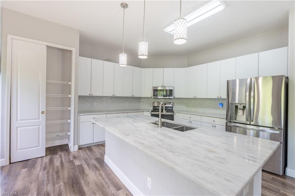 3003 Lake Manatee CT, CAPE CORAL FL 33909-6