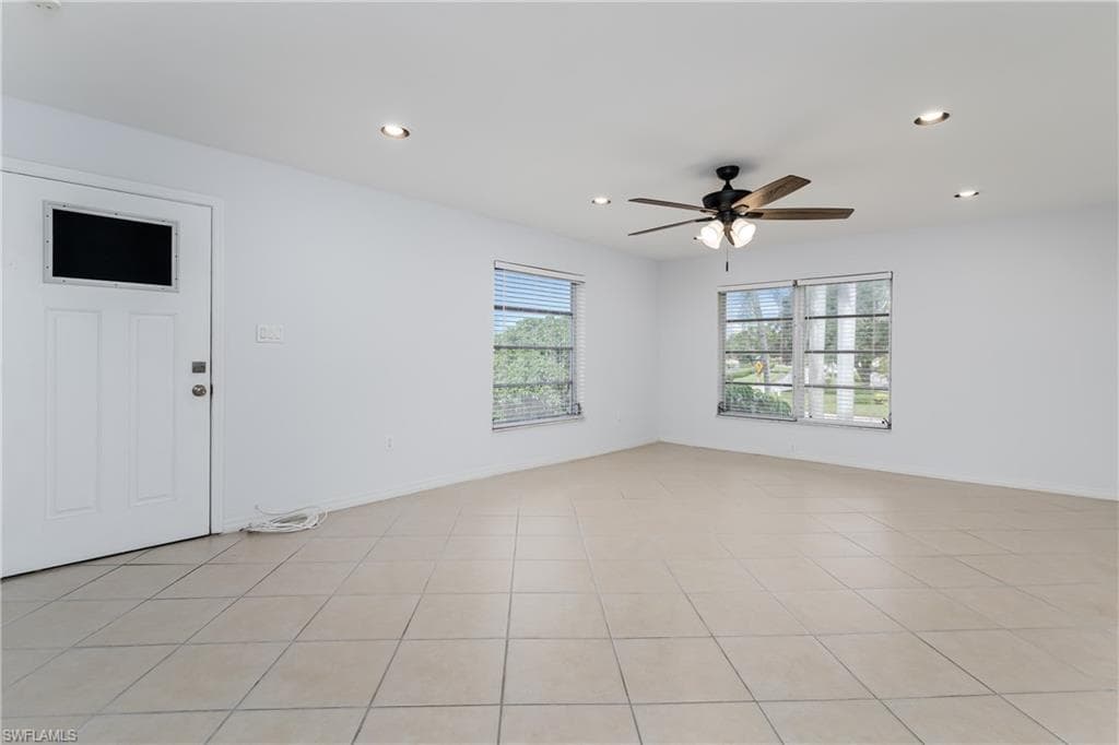 180 Cypress WAY E # B212, NAPLES FL 34110-3