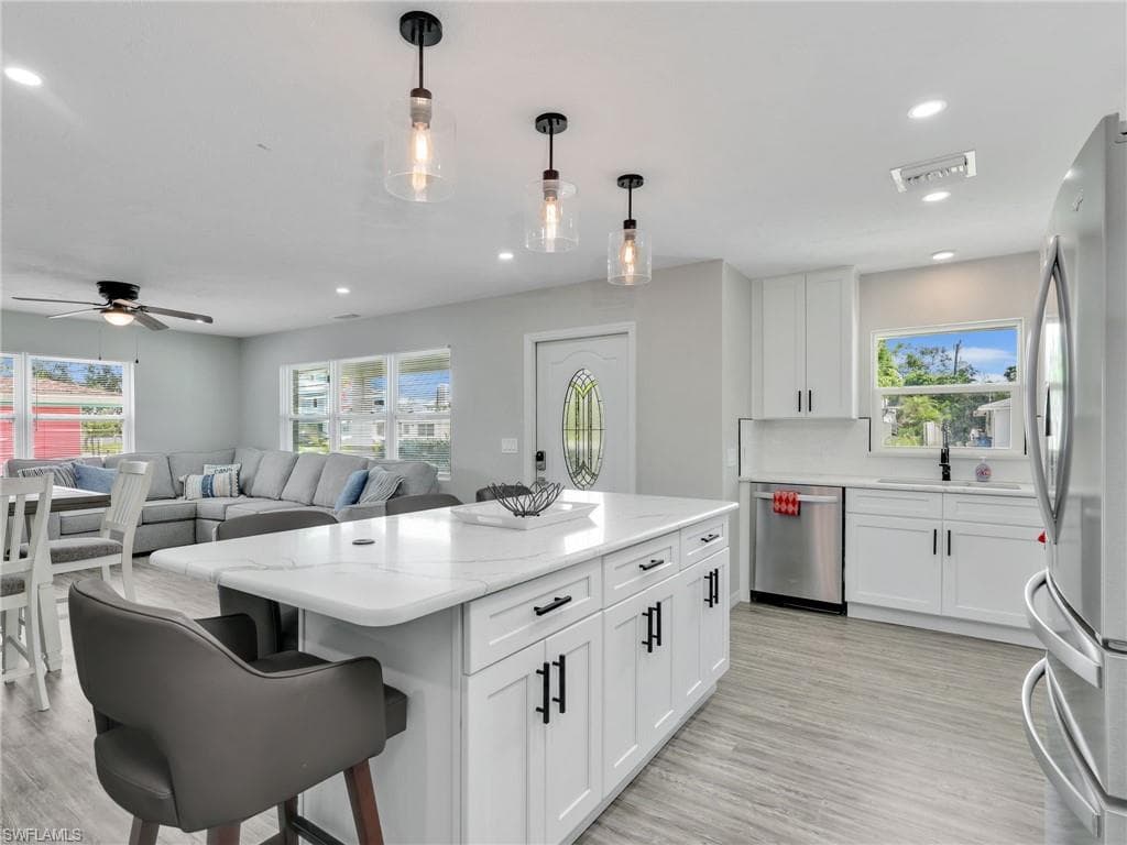 195 Hibiscus DR, FORT MYERS BEACH FL 33931-5