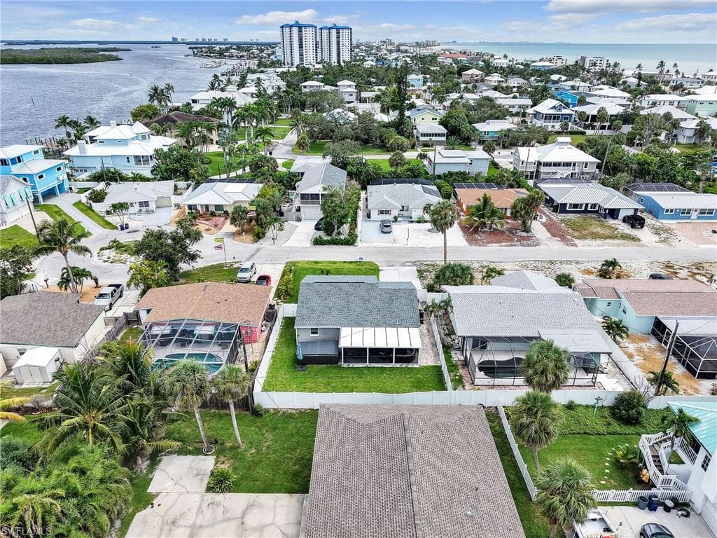 195 Hibiscus DR, FORT MYERS BEACH FL 33931-35