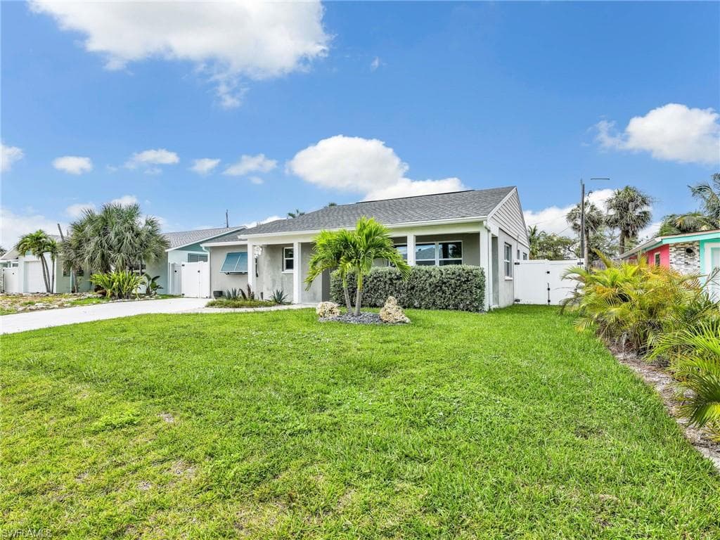 195 Hibiscus DR, FORT MYERS BEACH FL 33931-31
