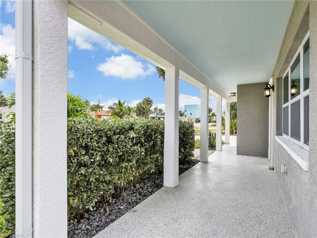 195 Hibiscus DR, FORT MYERS BEACH FL 33931-33