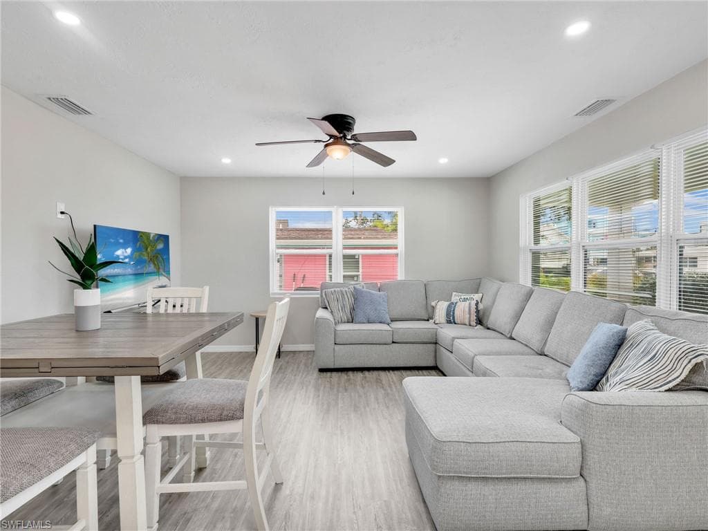 195 Hibiscus DR, FORT MYERS BEACH FL 33931-9