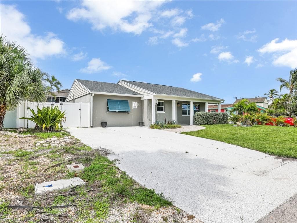 195 Hibiscus DR, FORT MYERS BEACH FL 33931-32