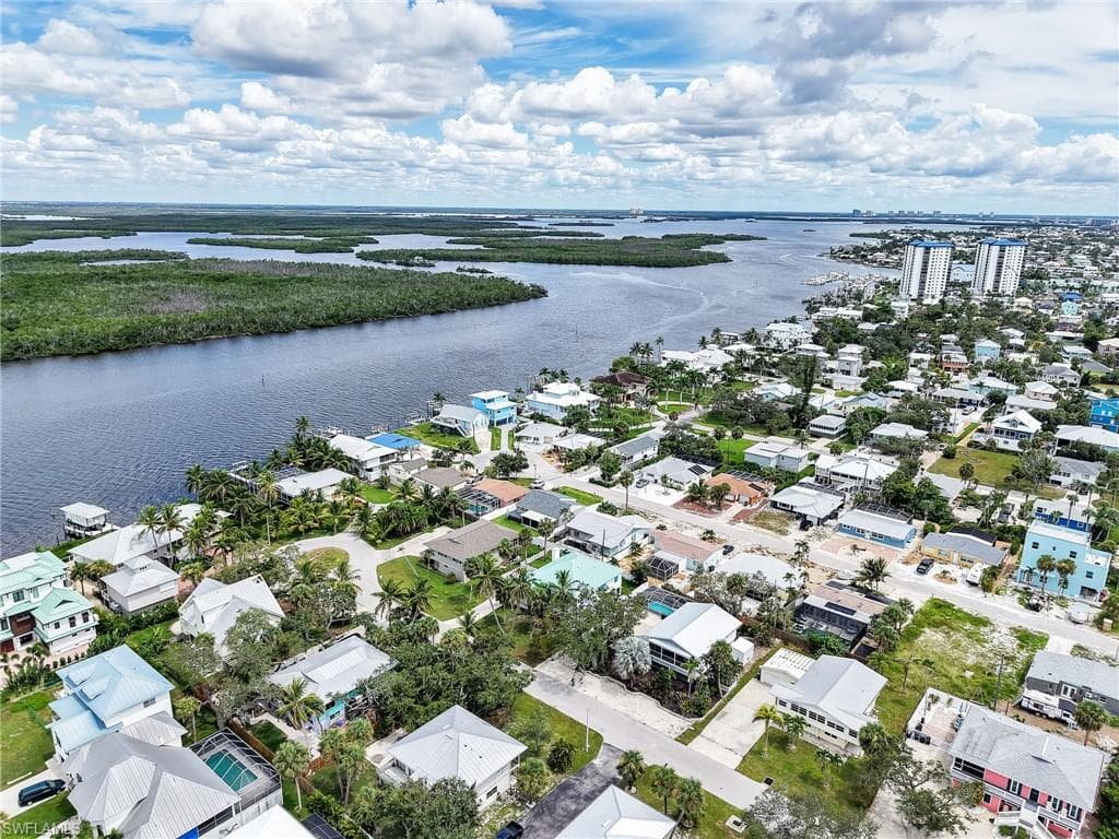 195 Hibiscus DR, FORT MYERS BEACH FL 33931-49