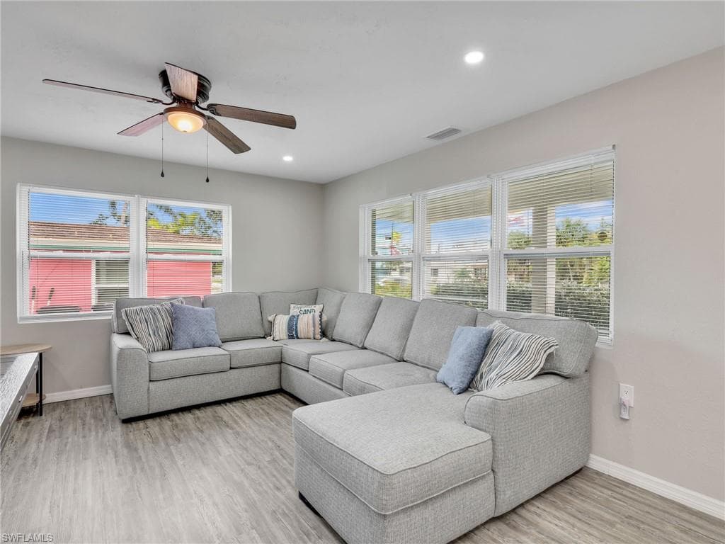 195 Hibiscus DR, FORT MYERS BEACH FL 33931-10