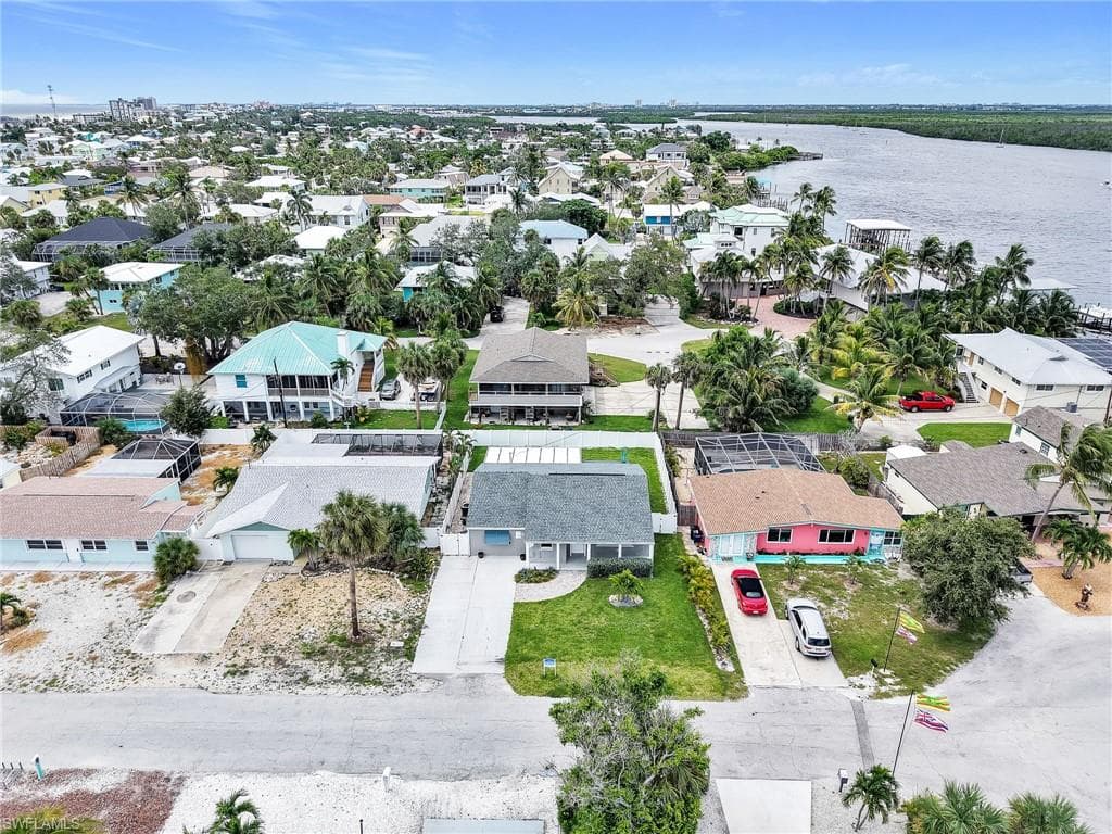 195 Hibiscus DR, FORT MYERS BEACH FL 33931-38