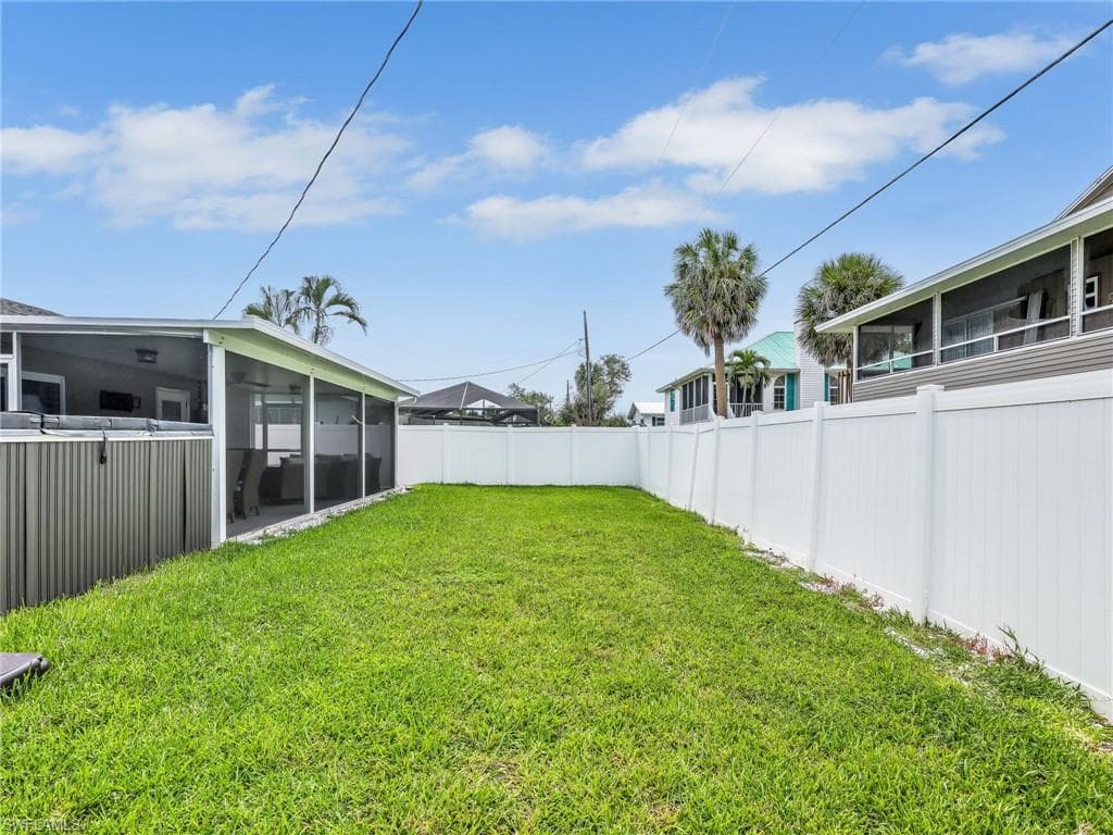 195 Hibiscus DR, FORT MYERS BEACH FL 33931-28