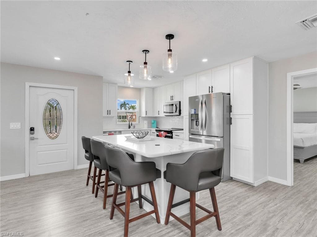 195 Hibiscus DR, FORT MYERS BEACH FL 33931-3