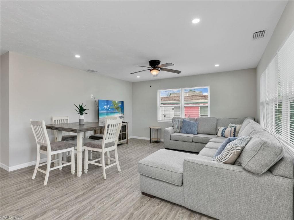 195 Hibiscus DR, FORT MYERS BEACH FL 33931-7