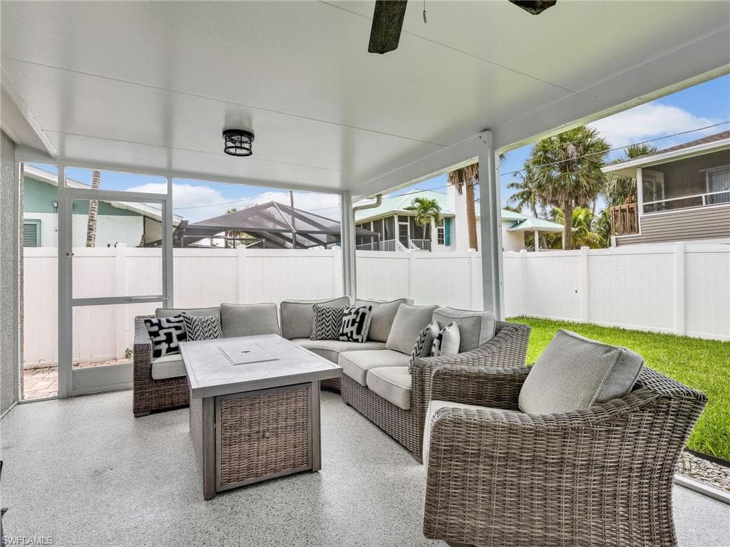 195 Hibiscus DR, FORT MYERS BEACH FL 33931-24