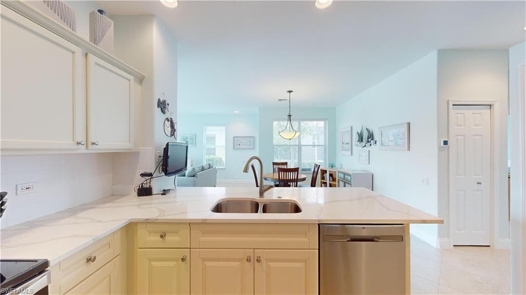 8797 E Bay CIR, FORT MYERS FL 33908-12