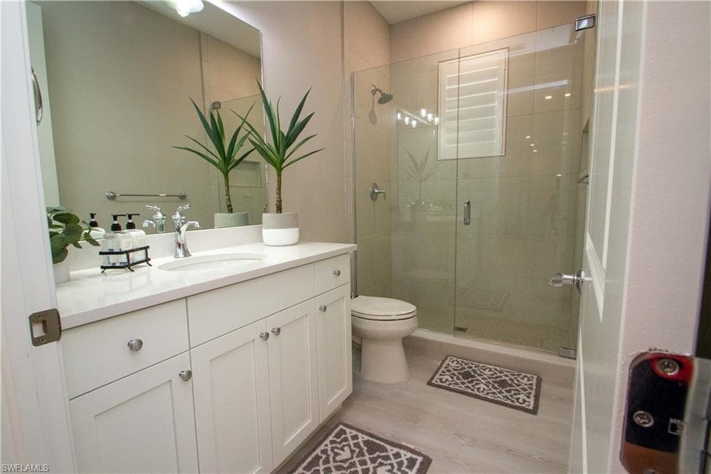 251 Indies DR E # 202, NAPLES FL 34114-22