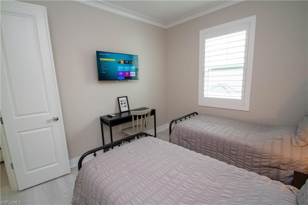 251 Indies DR E # 202, NAPLES FL 34114-26