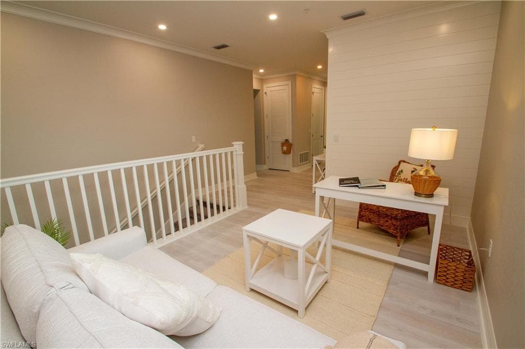 251 Indies DR E # 202, NAPLES FL 34114-5