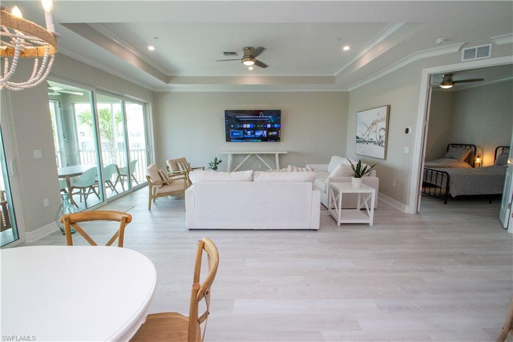 251 Indies DR E # 202, NAPLES FL 34114-12