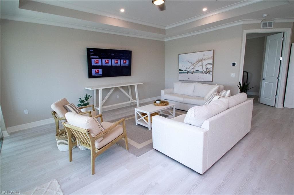 251 Indies DR E # 202, NAPLES FL 34114-16