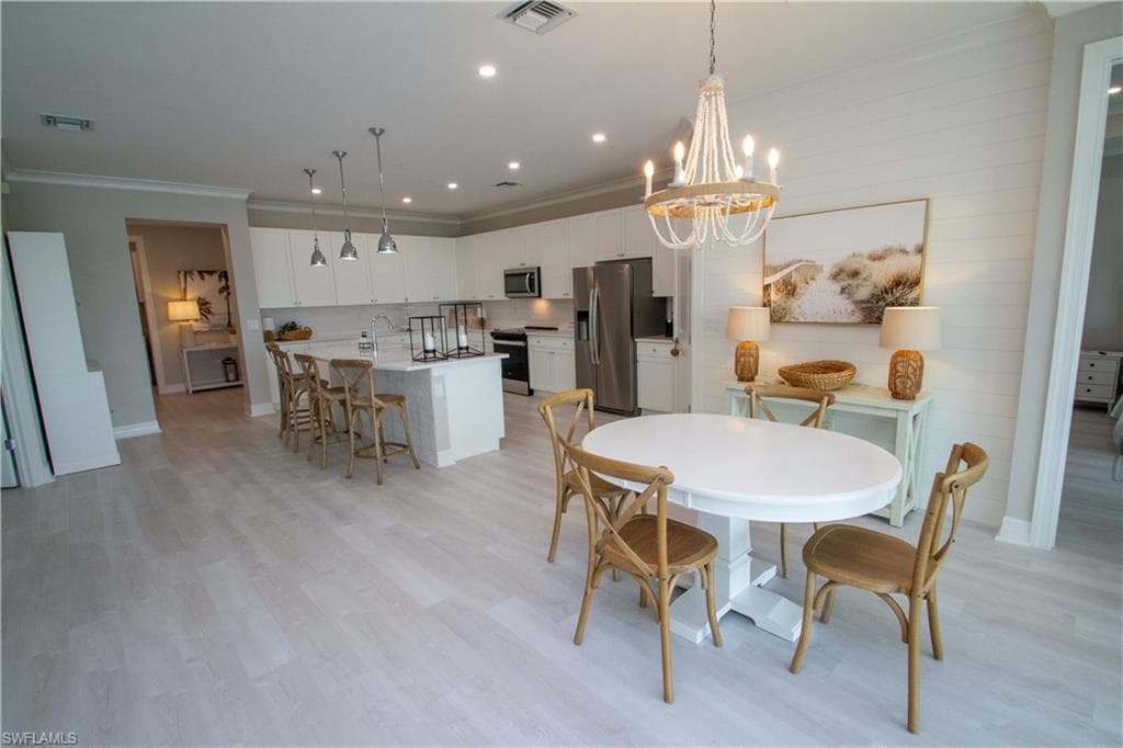 251 Indies DR E # 202, NAPLES FL 34114-15