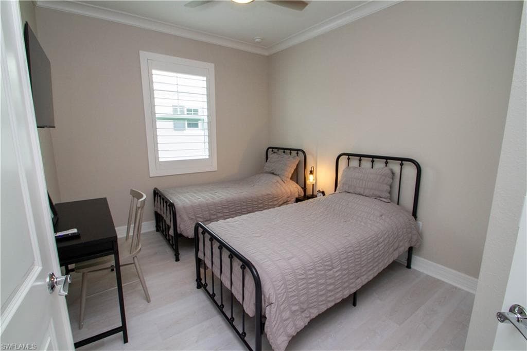 251 Indies DR E # 202, NAPLES FL 34114-25