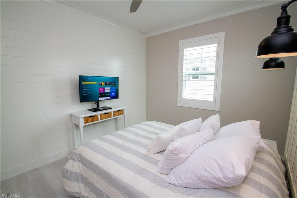 251 Indies DR E # 202, NAPLES FL 34114-21