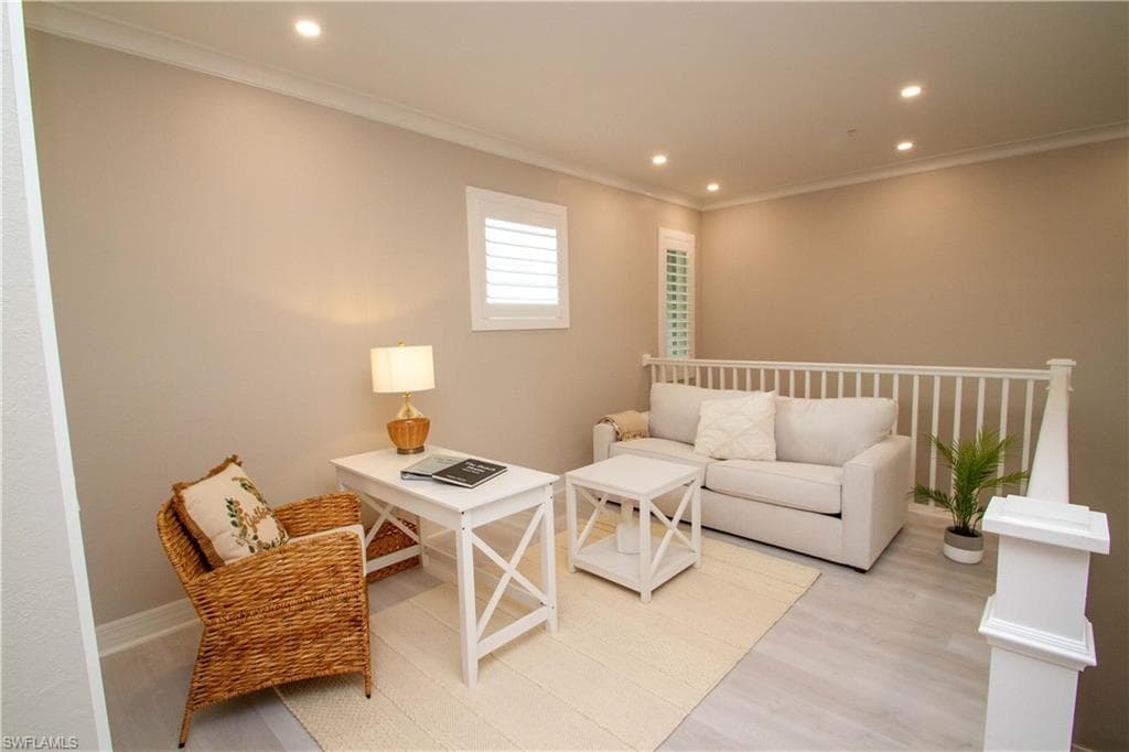 251 Indies DR E # 202, NAPLES FL 34114-4
