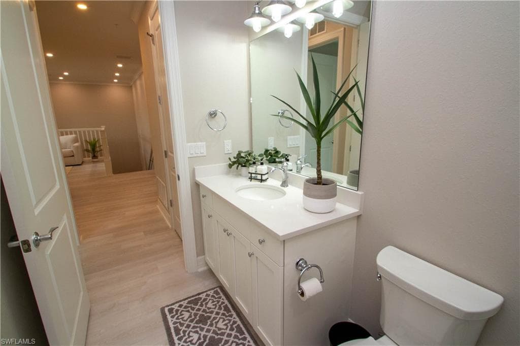 251 Indies DR E # 202, NAPLES FL 34114-23