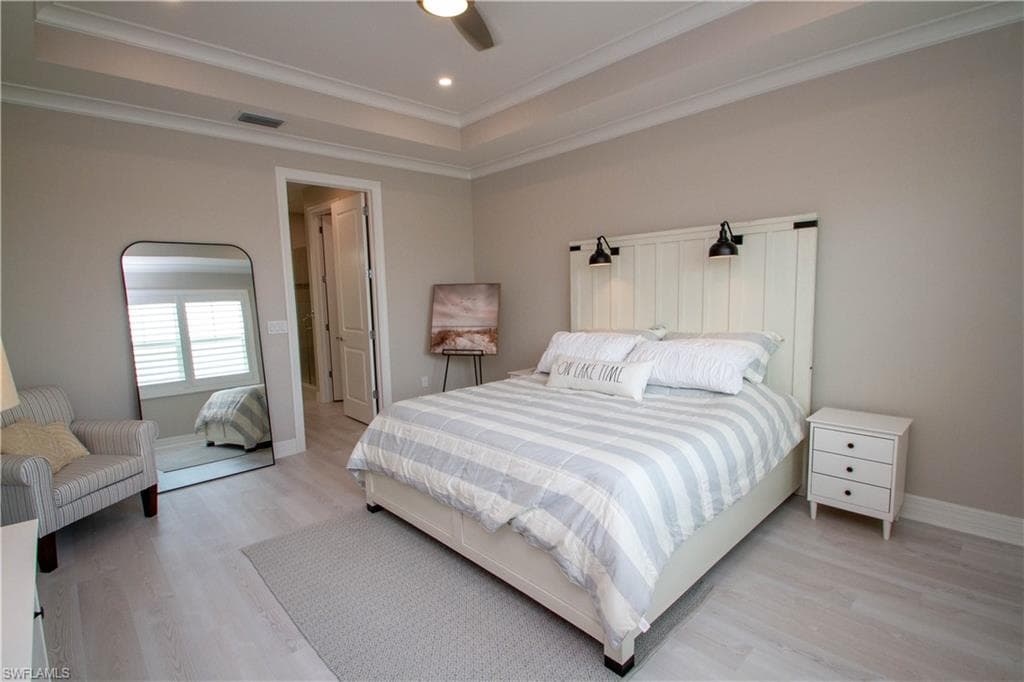 251 Indies DR E # 202, NAPLES FL 34114-29