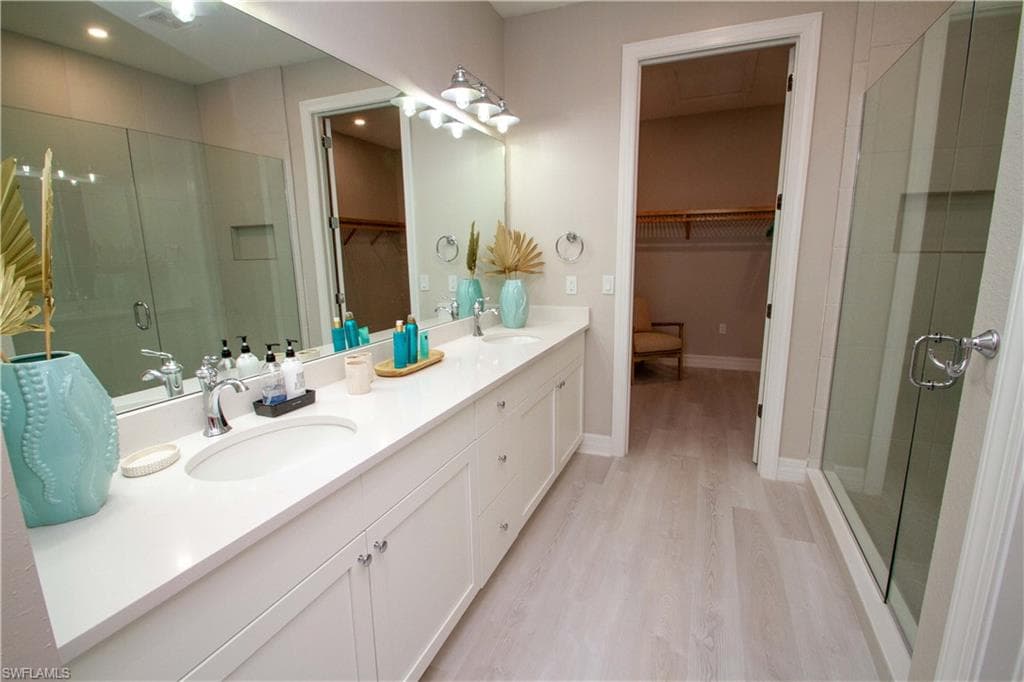 251 Indies DR E # 202, NAPLES FL 34114-33