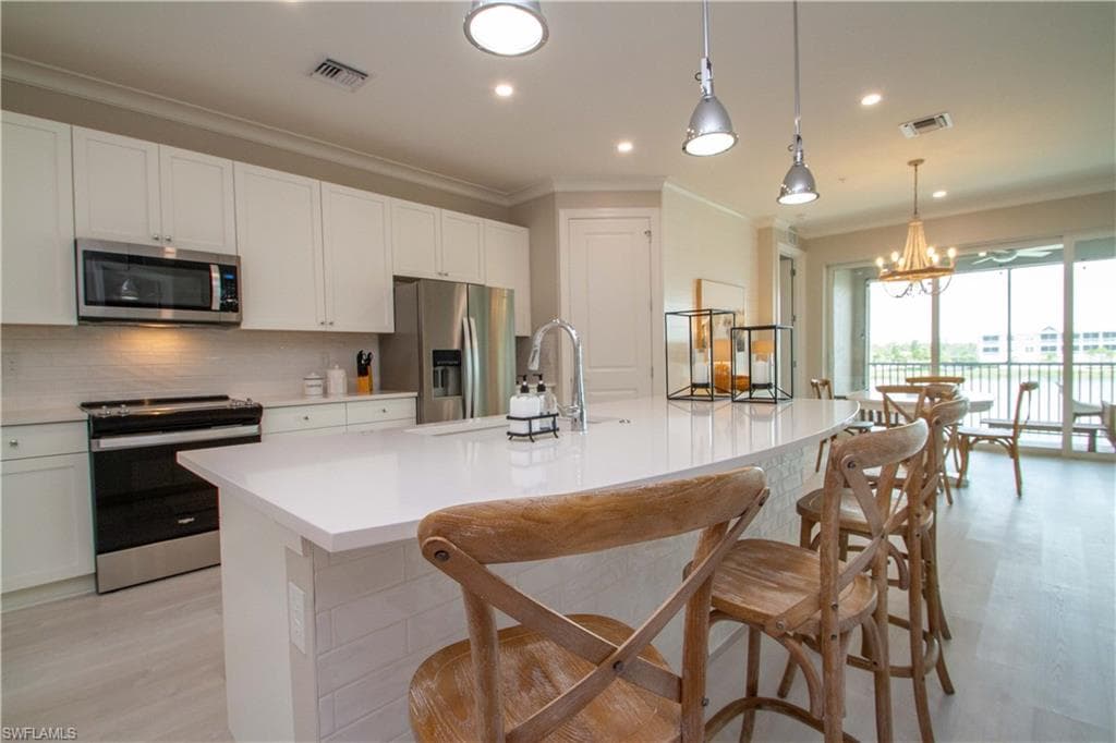 251 Indies DR E # 202, NAPLES FL 34114-9