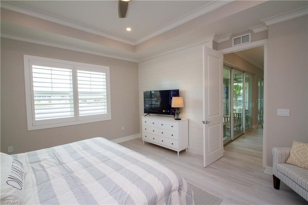 251 Indies DR E # 202, NAPLES FL 34114-32