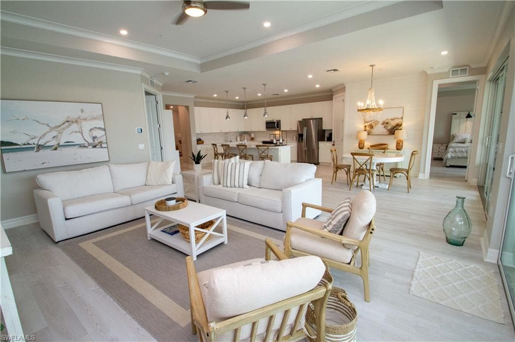 251 Indies DR E # 202, NAPLES FL 34114-17