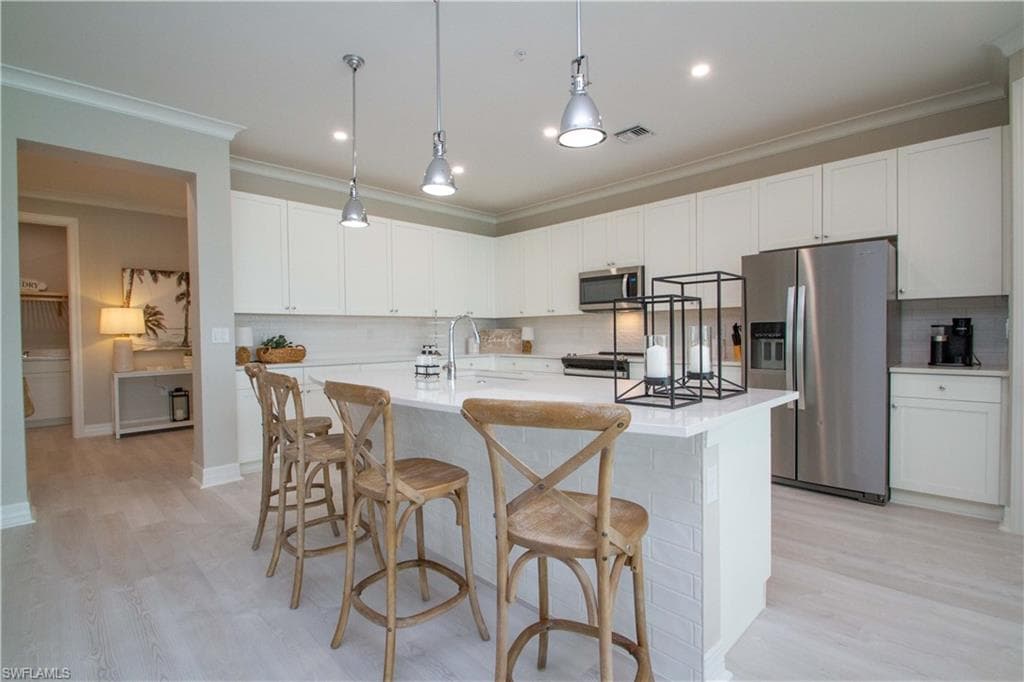 251 Indies DR E # 202, NAPLES FL 34114-10