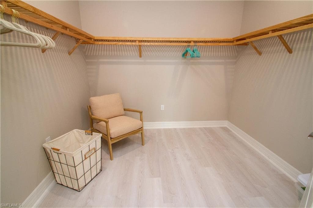 251 Indies DR E # 202, NAPLES FL 34114-34