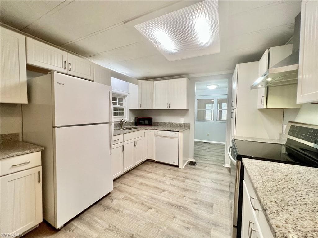 13 Cannes DR, NAPLES FL 34112-5