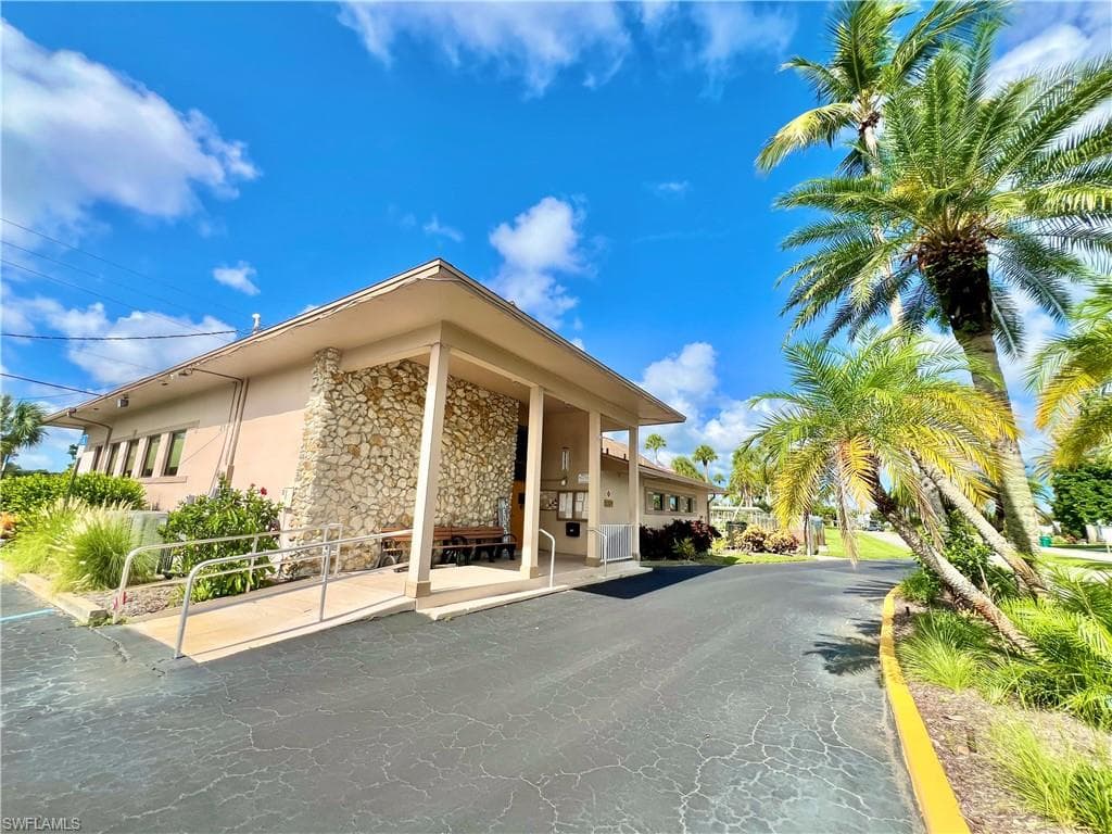 13 Cannes DR, NAPLES FL 34112-41