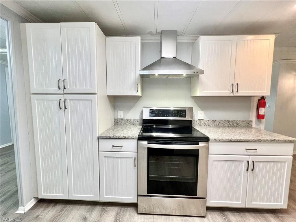 13 Cannes DR, NAPLES FL 34112-9