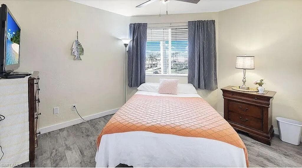 1800 Woodbine CT-21