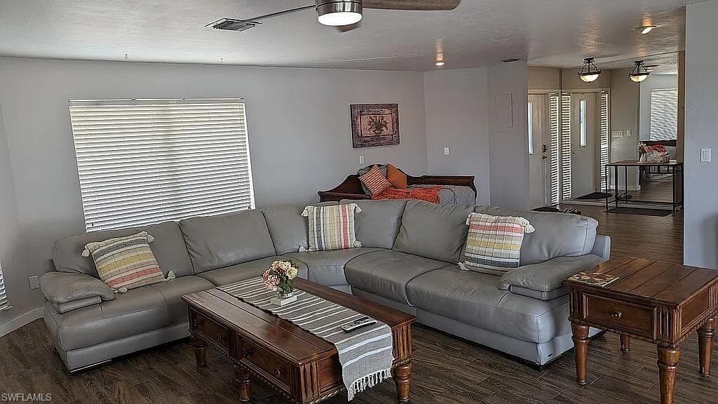 1800 Woodbine CT-17