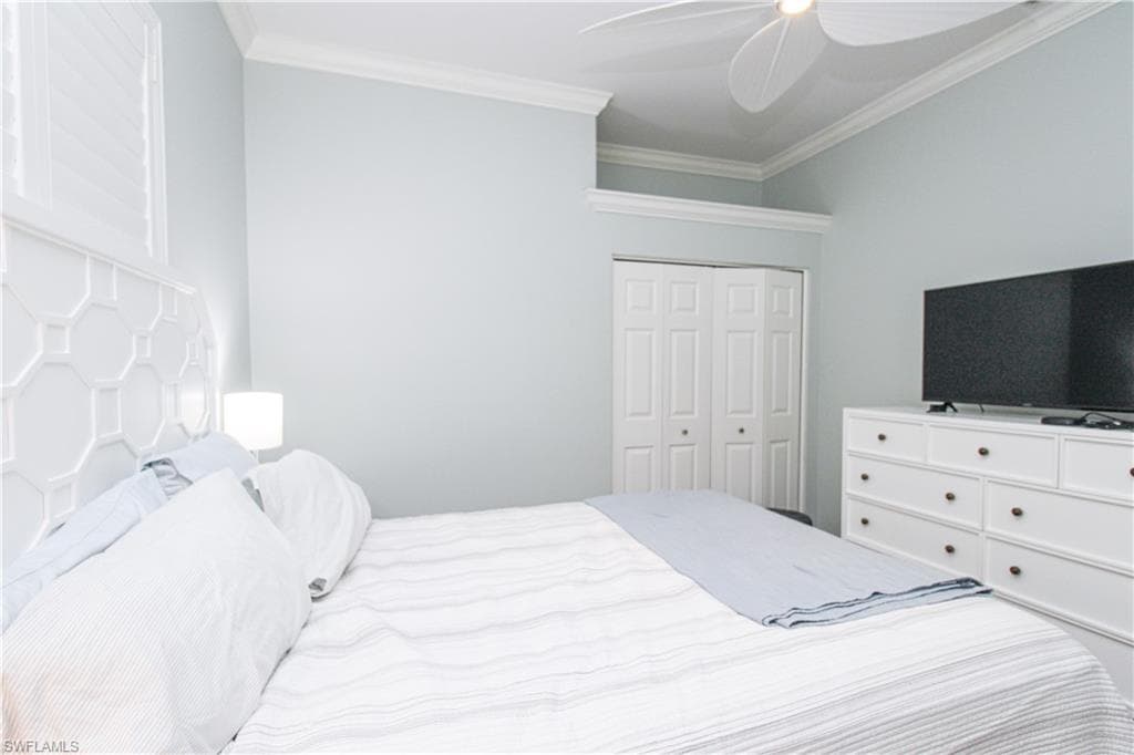 372 Mallory CT, NAPLES FL 34110-25