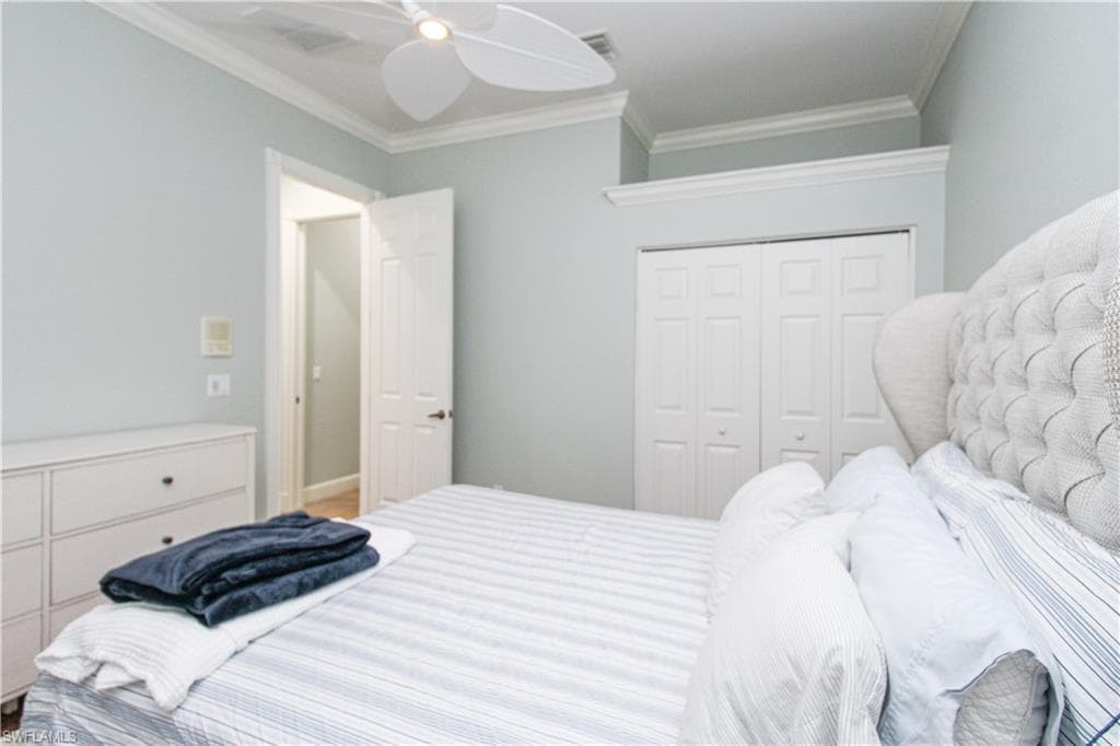 372 Mallory CT, NAPLES FL 34110-29